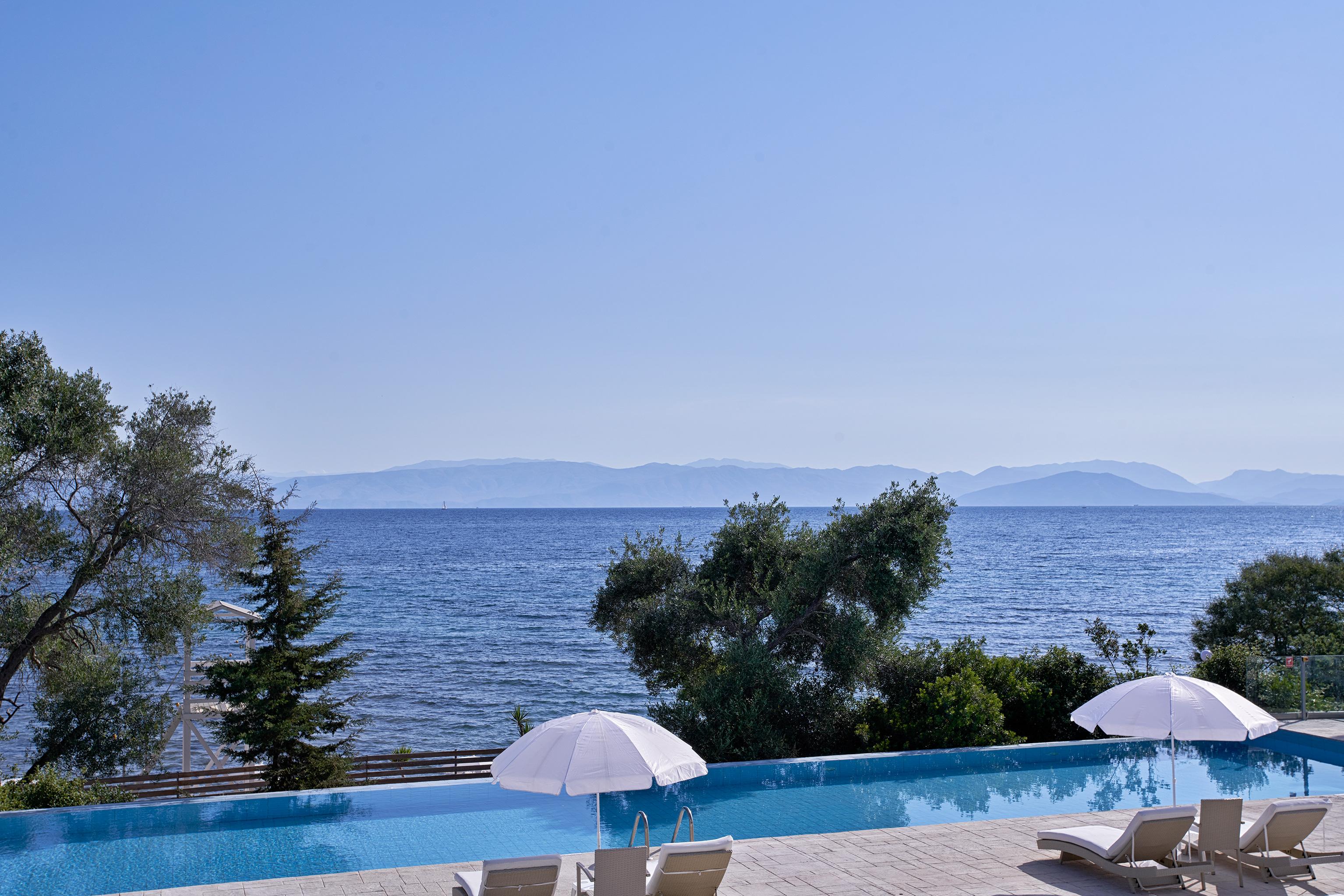 Kairaba Mythos Palace - Adults Only Kouspádhes Exterior foto View of the Gulf of Pagase from the coast of Glyfáda