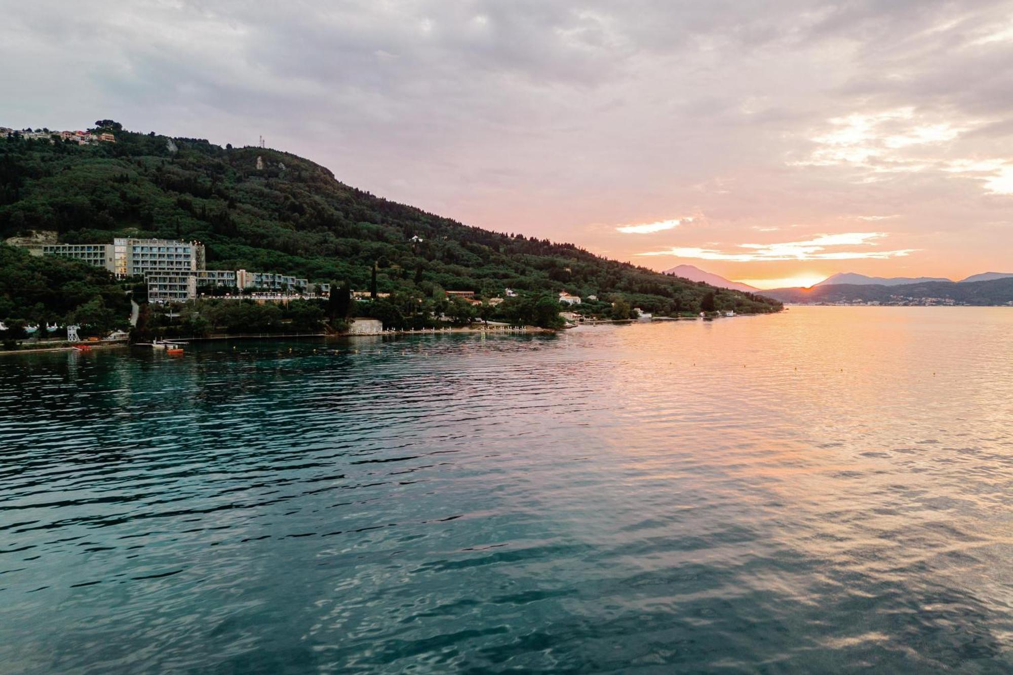 Kairaba Mythos Palace - Adults Only Kouspádhes Exterior foto Sunset over the Gulf of Corfu